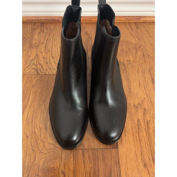 B53 Coach Maeve Sculpted C Leather Chelsea Booties 8.5 Urban Off Duty Model - Picture 8 of 10